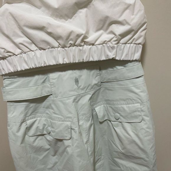 NWT Free People Around The Block Bib
Salt Spray Combo ski pants size L
MSRP $398 - Picture 15 of 15